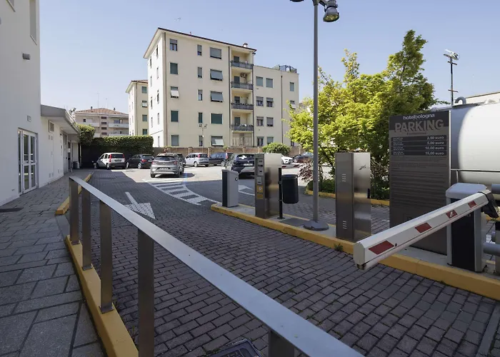 Western Bologna Hotell 4*